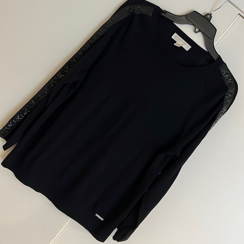 Michael Kors, light sweater, black, fun shoulder detail size m